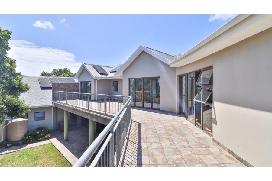 6 Bedroom Property for Sale in Lovemore Park Eastern Cape